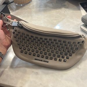 Michael kors fanny pack